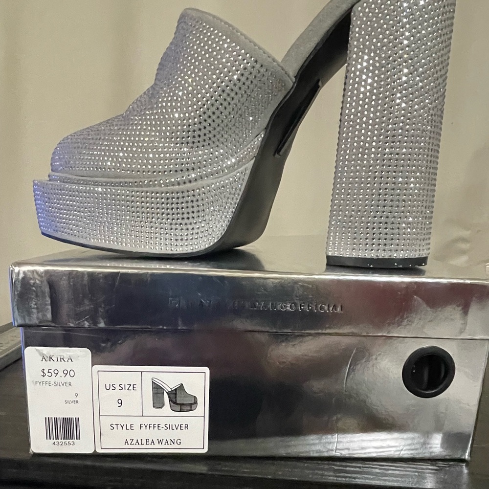 AKIRA FYFFE-Silver Crystal Platform Block Heels